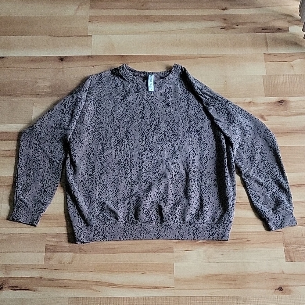 Athleta Animal Print Splatter Crewneck Sweatshirt Womens Small